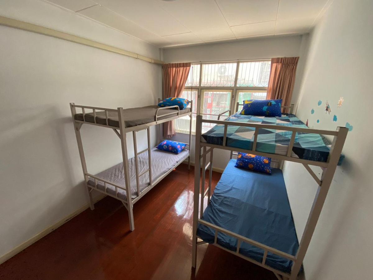 Sura Hostel Bangkok Near Mrt Phra Ram 9 Dış mekan fotoğraf