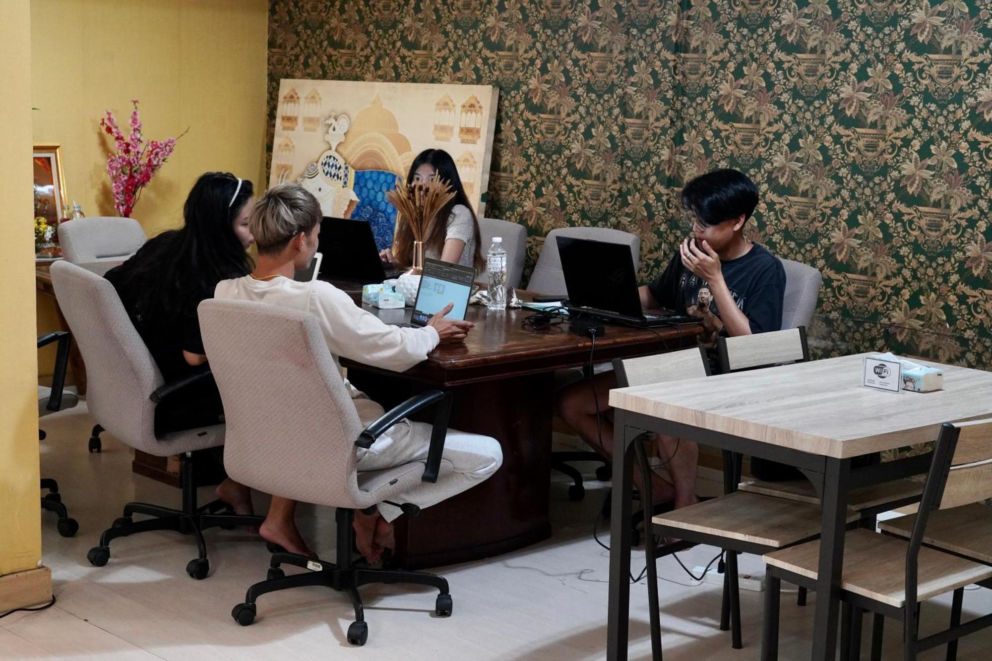 Sura Hostel Bangkok Near Mrt Phra Ram 9 Dış mekan fotoğraf