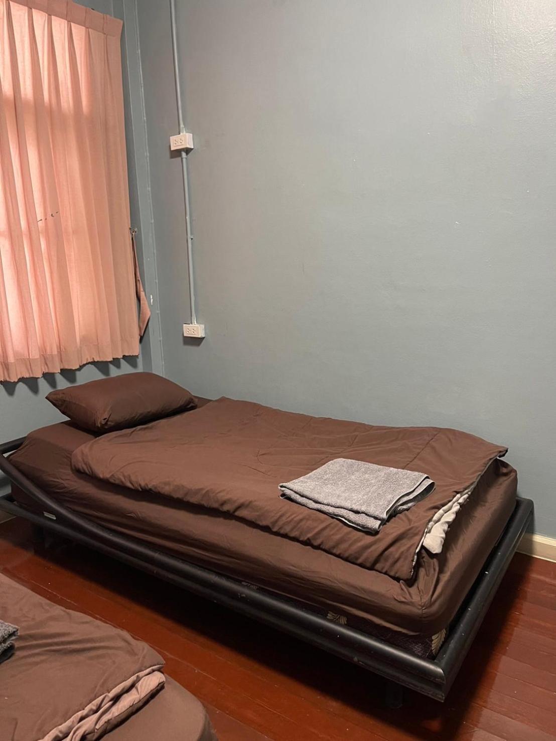 Sura Hostel Bangkok Near Mrt Phra Ram 9 Dış mekan fotoğraf
